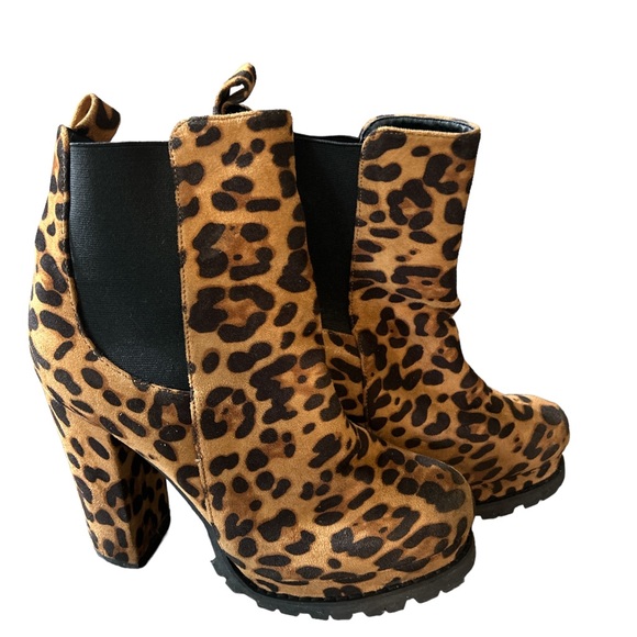 Liliana animal print boot size 9 man-made material - Picture 1 of 6